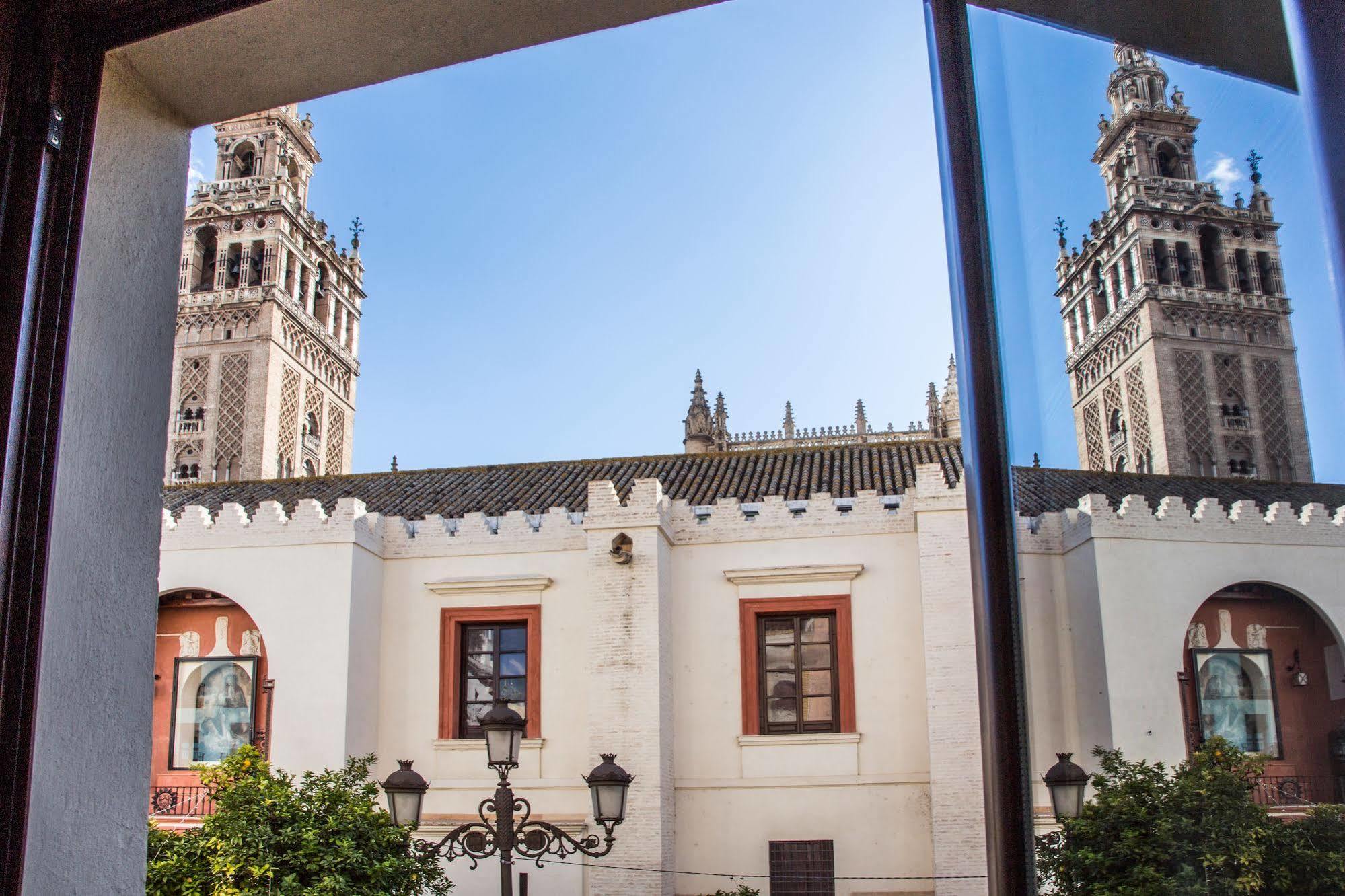 Puerta Catedral Apartments Sevilla Eksteriør billede